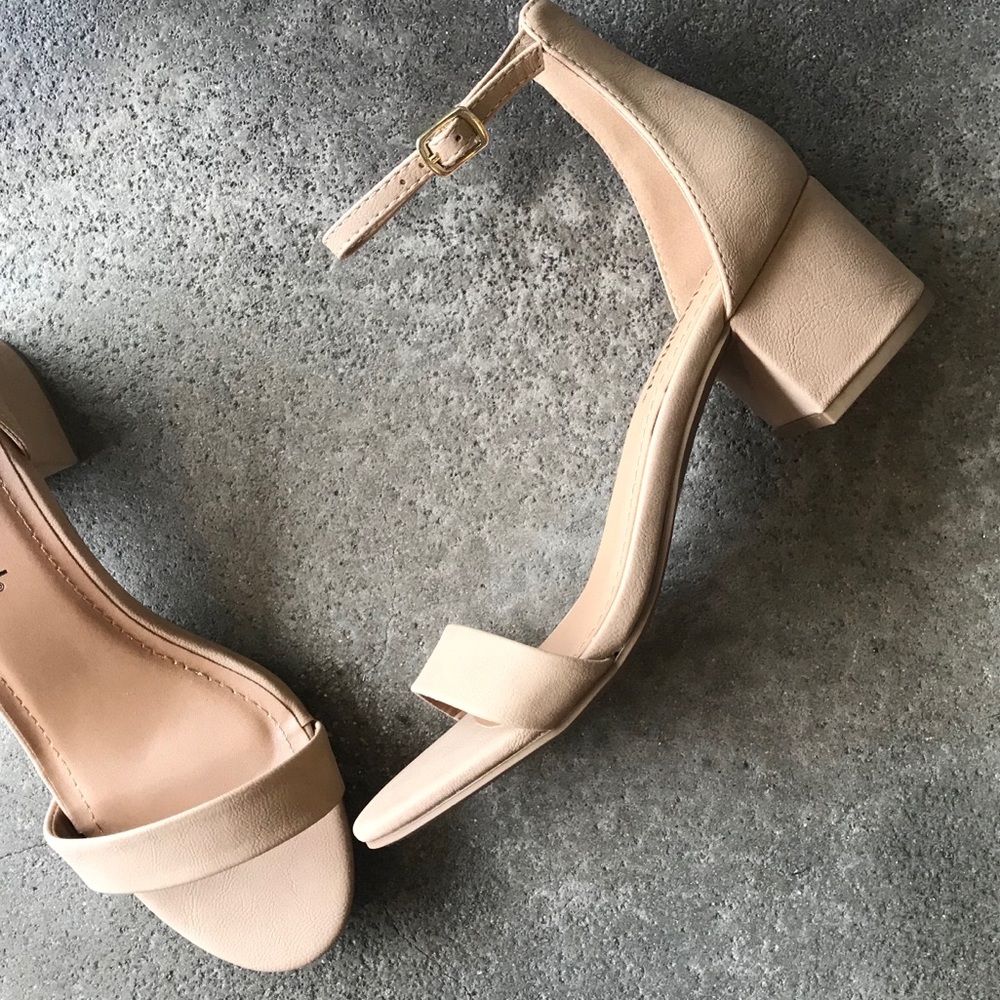 Classified Weekend Basic Nude Ankle Strap Low Heel - Picture 8 of 9
